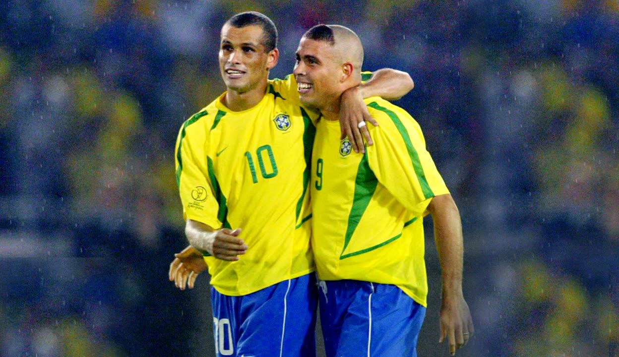 尽管岁月不 尽管岁月不