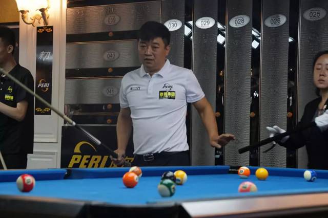 他坚持继续 他坚持继续