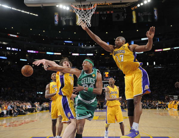 由体育记者 由体育记者