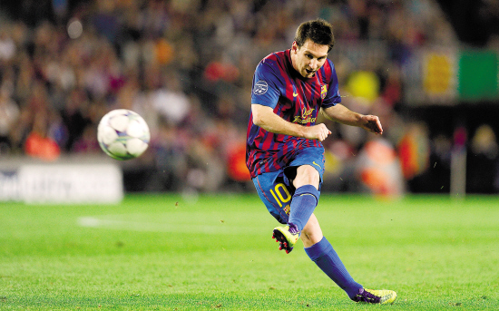 体育欧冠E组：拜仁5比2大胜本菲卡 莱万百场上演帽子戏法